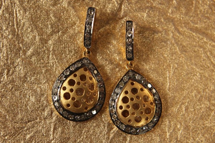 Gold Earrings with Single Cut Diamonds